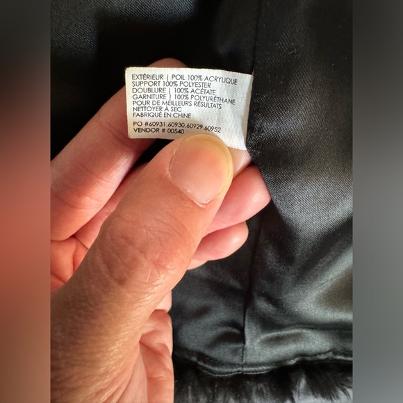 CLUB MONACO Faux fur cropped Black sized medium jacket. - Picture 7 of 12